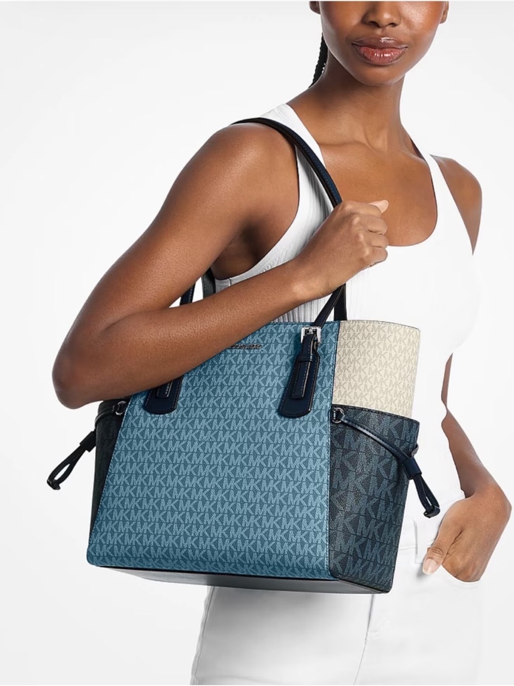 Michael Kors Voyager Color-Block Logo
Tote Shoulder Bag and Matching Wallet - Picture 3 of 16